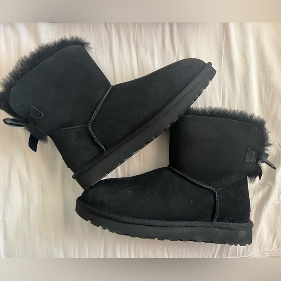 NEW - Black Uggs - Picture 8 of 9